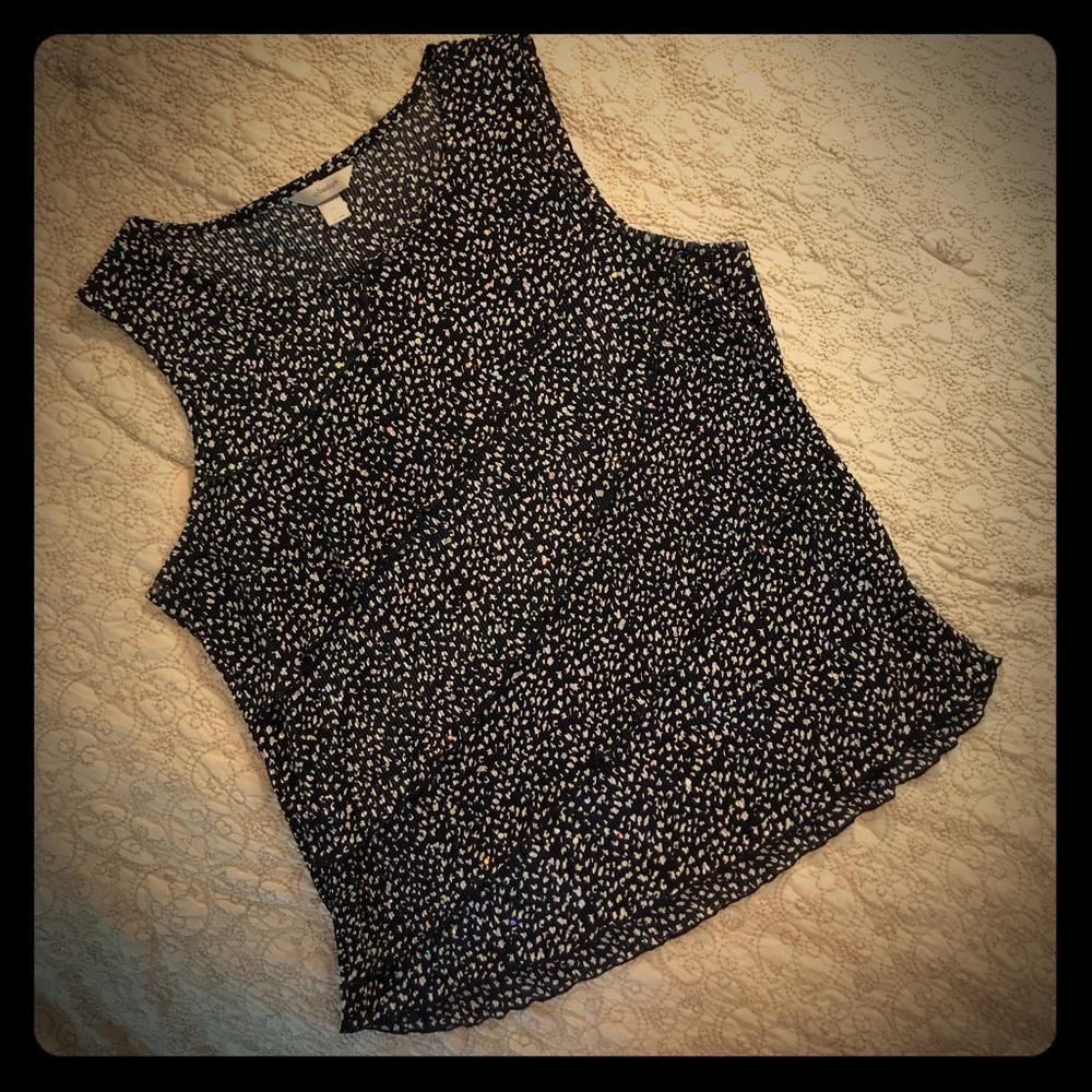 Woman’s sleeveless top with sparkle ❇️